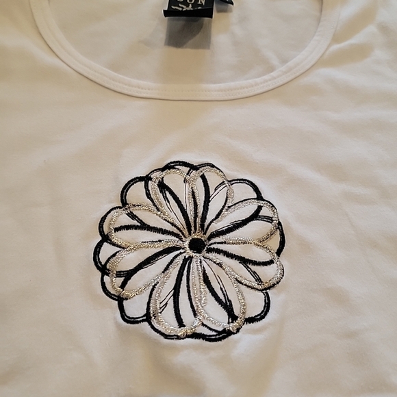 Sun Moda Medium Embroidered Short Sleeve Scoop Neck Shirt - Picture 2 of 4